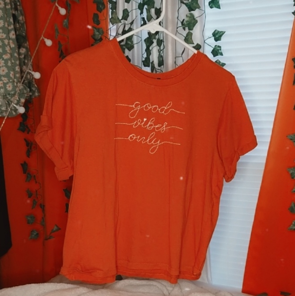 T-shirt (Good Vibes Only)